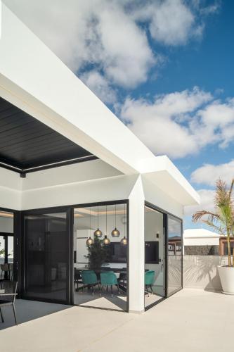 a rendering of a house with a dining area at TORO by Buenavilla in Puerto Calero