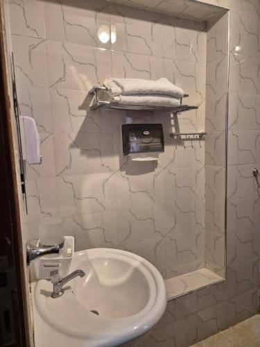 Un baño de Asyana Gardens