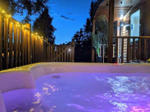 Bazén v ubytování Felmoor Park Northumberland Lodge with Hot Tub - 4 nebo v jeho okolí