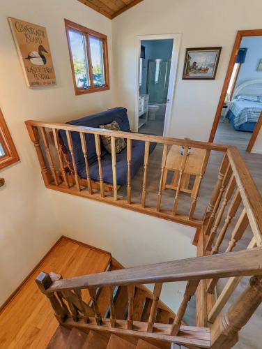 Galeriebild der Unterkunft Cedar Cove - Waterfront home with Fire pit! in Deep Hole