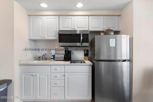 Η κουζίνα ή μικρή κουζίνα στο Amazing Ocean View Beachfront Entire Apartment Direct access to Beach