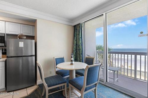 Μπαλκόνι ή βεράντα στο Amazing Ocean View Beachfront Entire Apartment Direct access to Beach