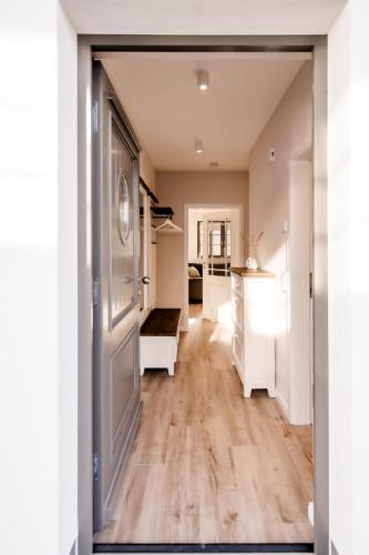 a hallway with a door leading to a kitchen at Ferienhaus Meeresschatz in Zingst