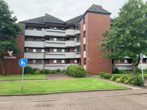 a building with a street sign in front of it at Appartment 2015 in Tossens in Tossenserdeich