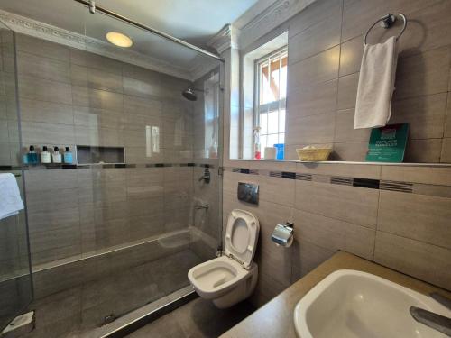 Un baño de Asyana Gardens