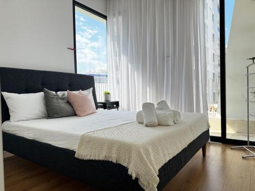 Katil atau katil-katil dalam bilik di Wealthystays Premium Residence