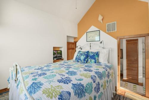 a bedroom with a bed with a blue and white bedspread at Cozy Nest - Waterview, Pet Friendly, Screened Porch in Deep Hole