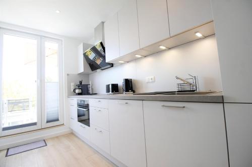 Kuchyň nebo kuchyňský kout v ubytování Haus Barbara - Schwimmbad und Sauna im Haus-Whg 12