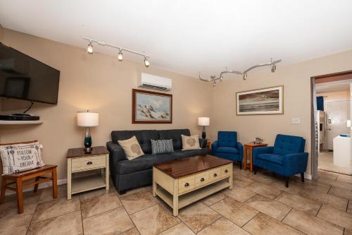 Photo de la galerie de l'établissement Dancing Waters at Sea Tag - Waterfront Condo!, à Birch Town