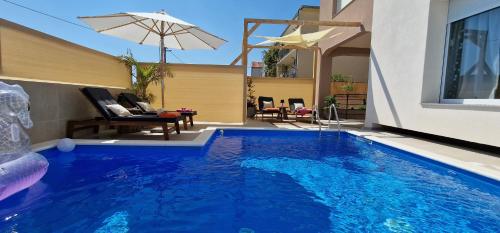 Eight8holiday with heated pool near Split