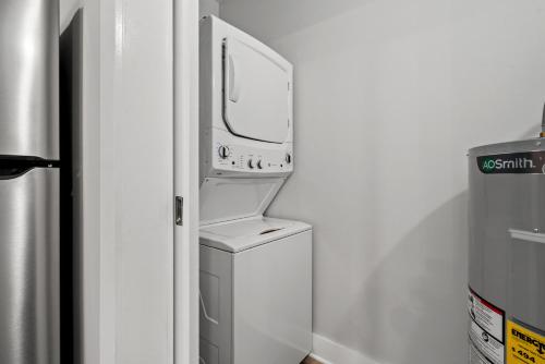 Photo de la galerie de l'établissement Fisherman's Cottage - Charming cottage close to town!, à Black Point Landing