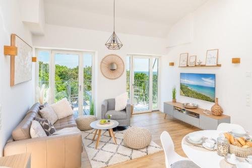 a living room with a couch and a table at FeWo Prora - Wellenblick inklusive Strandkorb in Binz