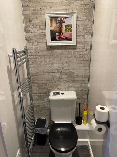 Bilik mandi di Faerdre Manor Large Holiday Home