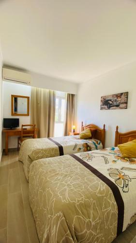 Apartamento relaxante com terraço e próximo da praia, no 2º andar