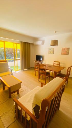 Apartamento relaxante com terraço e próximo da praia, no 2º andar