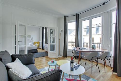 Pick A Flat's Apartments in Saint Michel - Rue Du Sommerard tesisinde bir oturma alanı