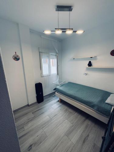a bedroom with a bed in a room at Apartment Cura in Torrevieja
