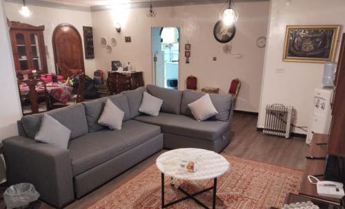 2 Bedrooms Spacious flat 7 mins to Airport