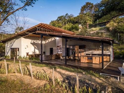 a house on a hill with aestead at Monteclaro Campestre - En Sopetran in Sopetran