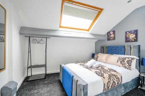 a bedroom with a bed with a window above it at -RA83- For your relaxed,Cosy stay,Free Parking in Leeds