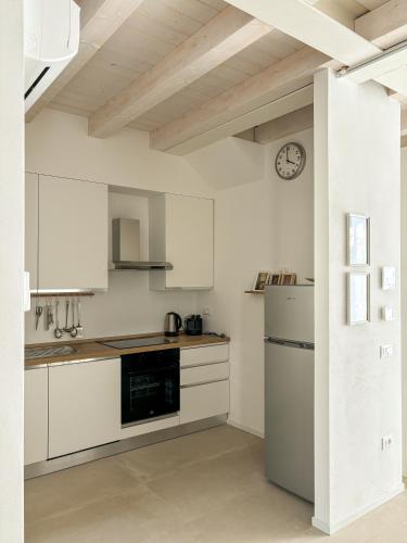 Kuchyň nebo kuchyňský kout v ubytování Riviera Venice Apartments