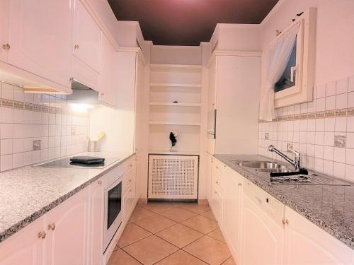 Una cocina o cocineta en Rosa Blu
