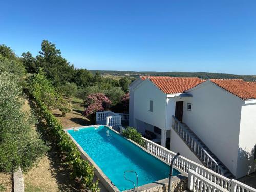 Bazén v ubytovaní Wohnung für 5 Personen mit Pool alebo v jeho blízkosti