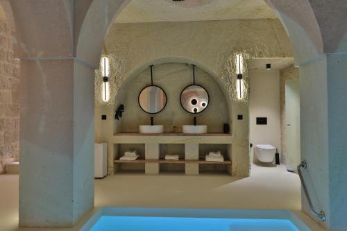 a bathroom with two sinks and a mirror at Simurg Cave House in Urgup