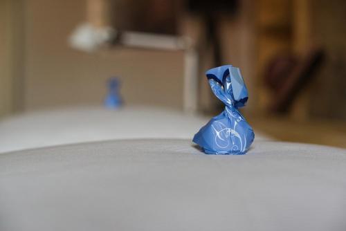 a blue object sitting on top of a table at Komfort-Apartment 1903 in Walsheim
