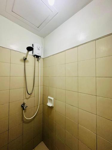Ένα μπάνιο στο Fully Furnished 3 Bedroom Unit with Pool in Camela North Point
