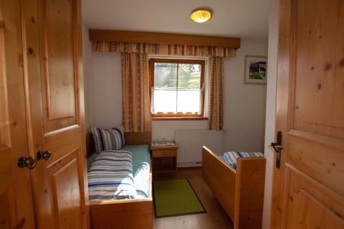 Postel nebo postele na pokoji v ubytování Ferienwohnung zum Mühltal WILD025