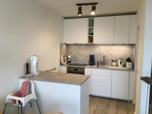 Kuchyň nebo kuchyňský kout v ubytování Strandnahe Ferienwohnung mit Terrasse