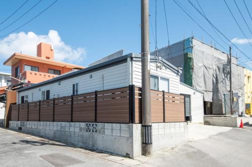 a building on the side of a street at Aotearoa House Yomitan, BBQ, Pizza Oven in Yomitan