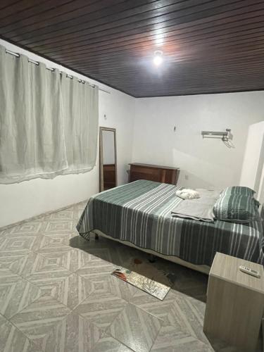 a bedroom with a bed and a table in a room at Casa de praia em mmosqueiro para Cop 30 Belém in Belém