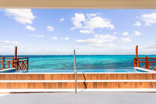 - Vistas al océano desde el muelle en Villa Azul Maya, en Isla Mujeres
