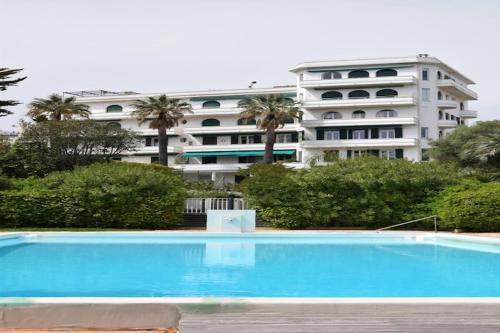 Apartment in Juan-les-Pins near Sandy Beaches
