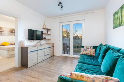 Apartments with parking space Kastel Sucurac, Kastela - 23868