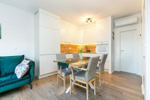Apartments with parking space Kastel Sucurac, Kastela - 23868