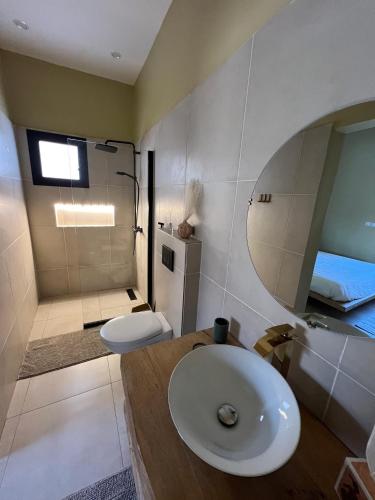 Koupelna v ubytování EMZ House