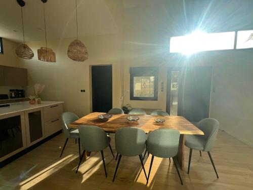 Kuchyň nebo kuchyňský kout v ubytování EMZ House