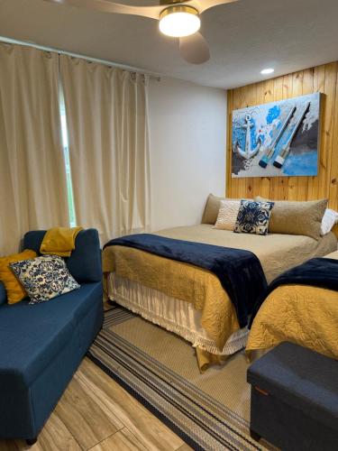a room with two beds and a couch in it at La Mia Casa II in Sarasota