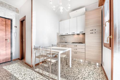 Kuchyň nebo kuchyňský kout v ubytování Jesolo Happy Beach House - Host Solution