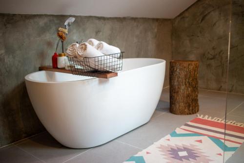 a bathroom with a large white tub in a room at Issara Bar&House in Ko Larn