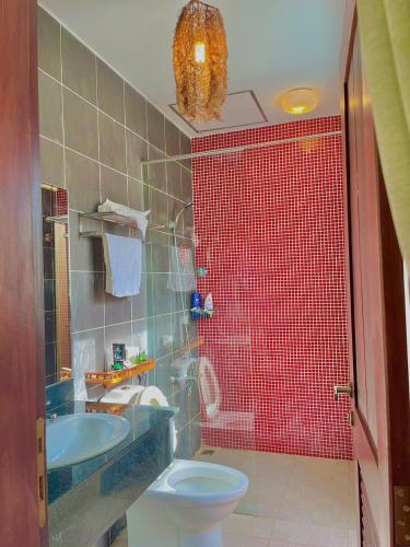 Un baño de Melon Resort & Pickleball Club Mũi Né