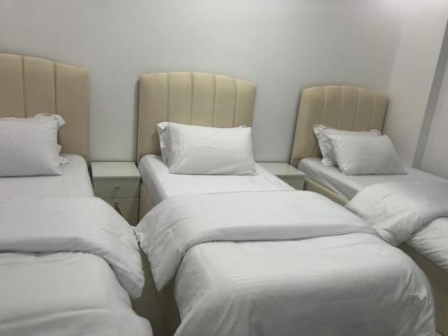 Postel nebo postele na pokoji v ubytování ANTIKA HOTEL / انتيكا للشقق الفندقيه