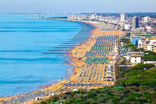 an aerial view of a beach with a crowd of people at Jesolo Sun Beach House - Host Solution in Lido di Jesolo