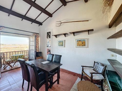 Photo de la galerie de l'établissement Studio avec balcon et parking près des plages - FR-1-475-154, à Saintes-Maries-de-la-Mer