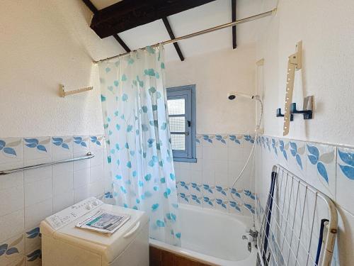 Photo de la galerie de l'établissement Studio avec balcon et parking près des plages - FR-1-475-154, à Saintes-Maries-de-la-Mer