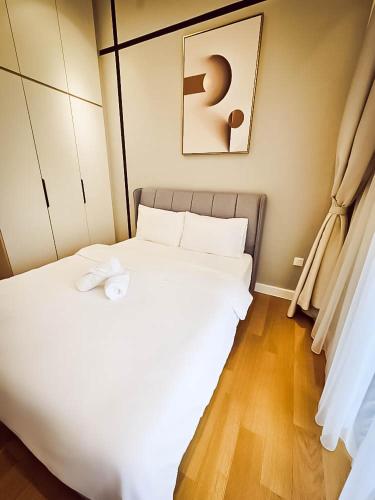 a bedroom with a bed and a picture on the wall at SS KL Sentral by NomadNest in Kuala Lumpur