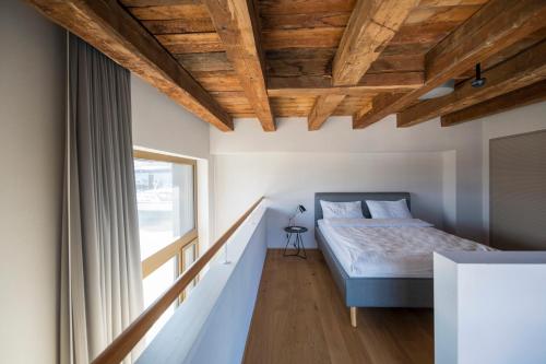a bedroom with a bed and a window at Ferien im Kornhaus am Bodensee 1 in Romanshorn